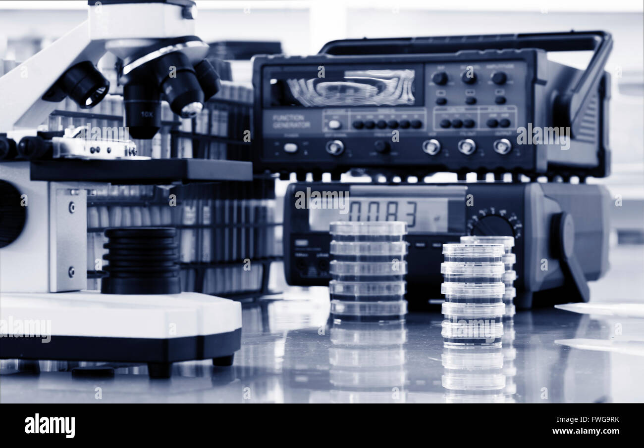 Matériel de laboratoire microbiologique. Banque D'Images