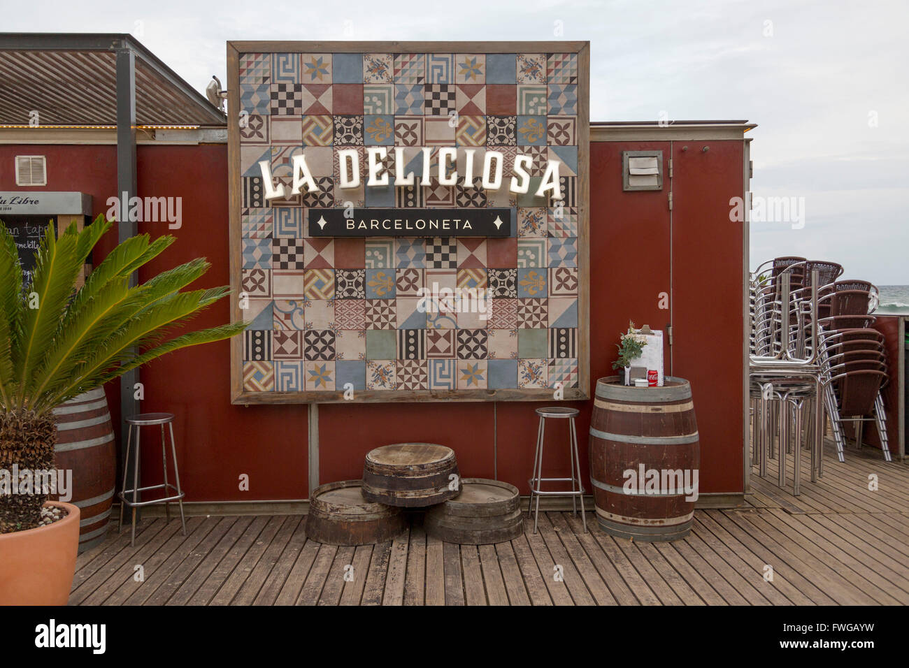 Restaurant sur la plage à Barcelone,Espagne. Banque D'Images