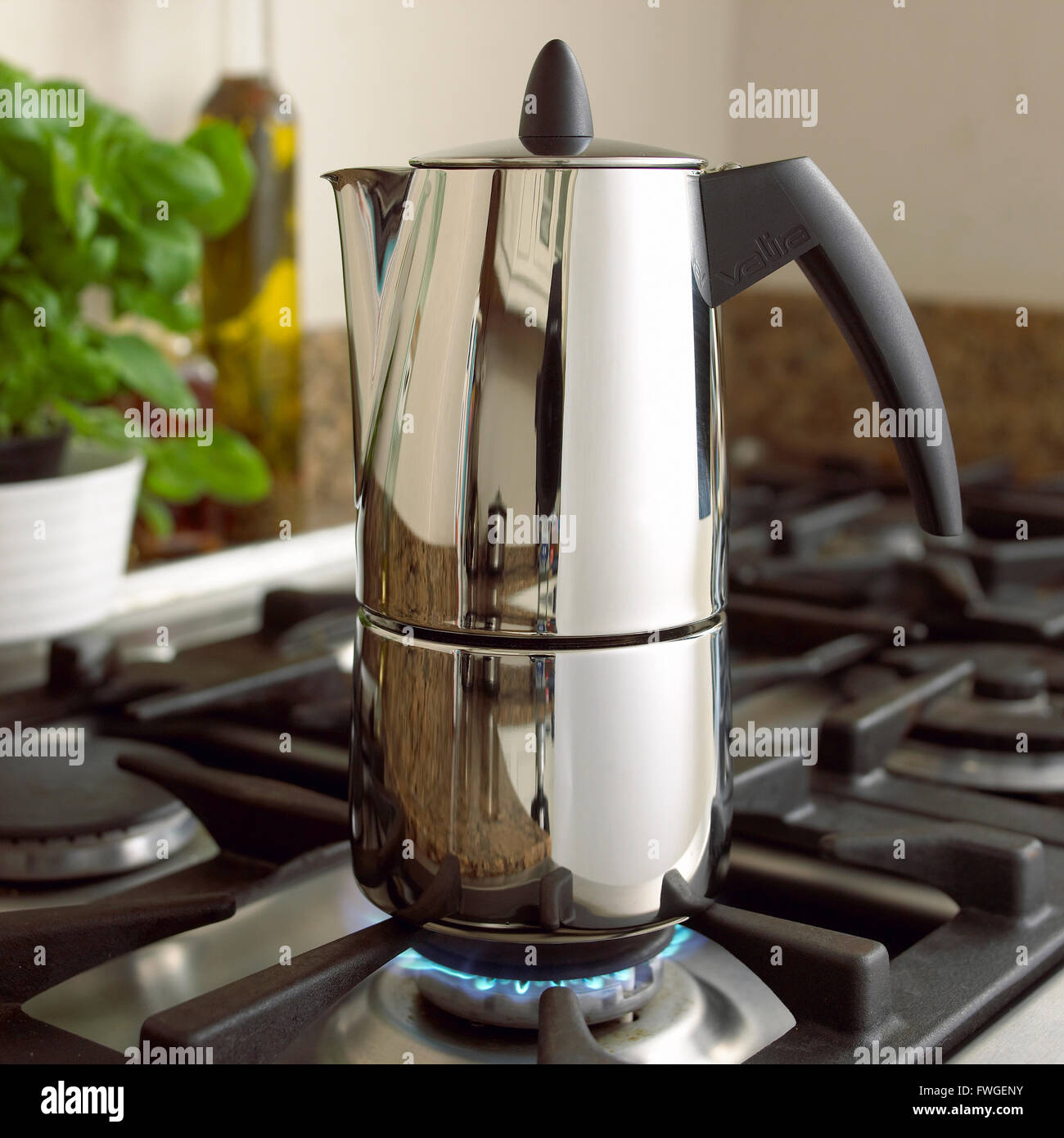 Brewing a pot of coffee Banque de photographies et d'images à haute  résolution - Alamy