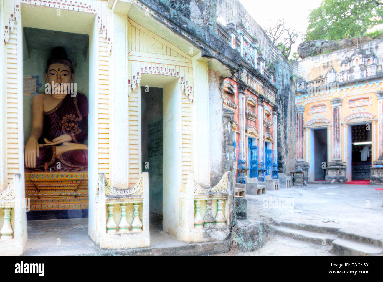 Les Bouddhas à l'intérieur de la cave temples de Shwe Ba Hill sur la rive ouest de la rivière Chindwin près de Pho Win Hill, Monywa, Rhône-Alpes, au Myanmar Banque D'Images