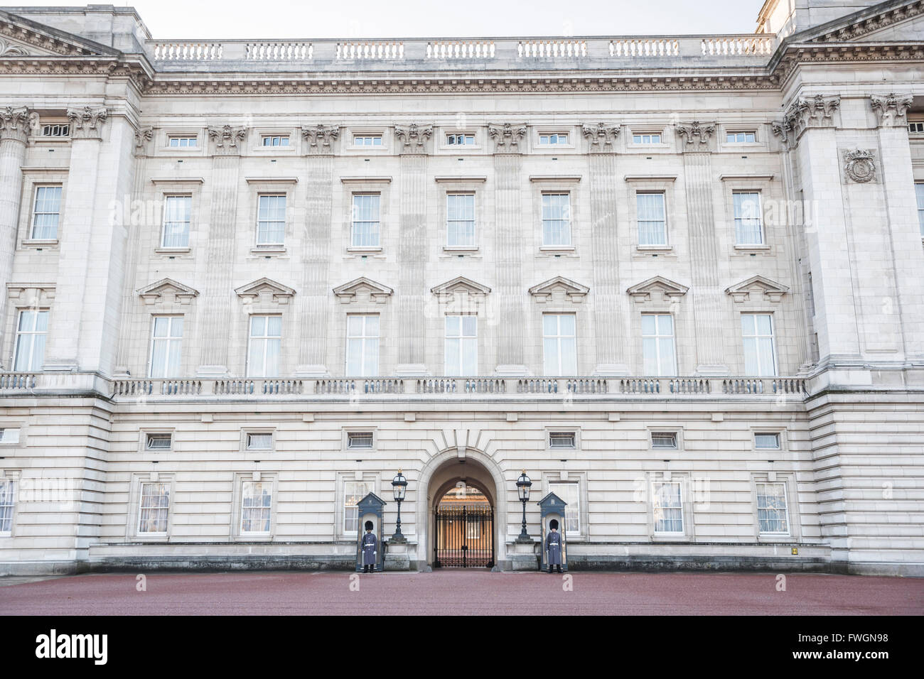 Grenadier Guards de Buckingham Palace, Londres, Angleterre, Royaume-Uni, Europe Banque D'Images