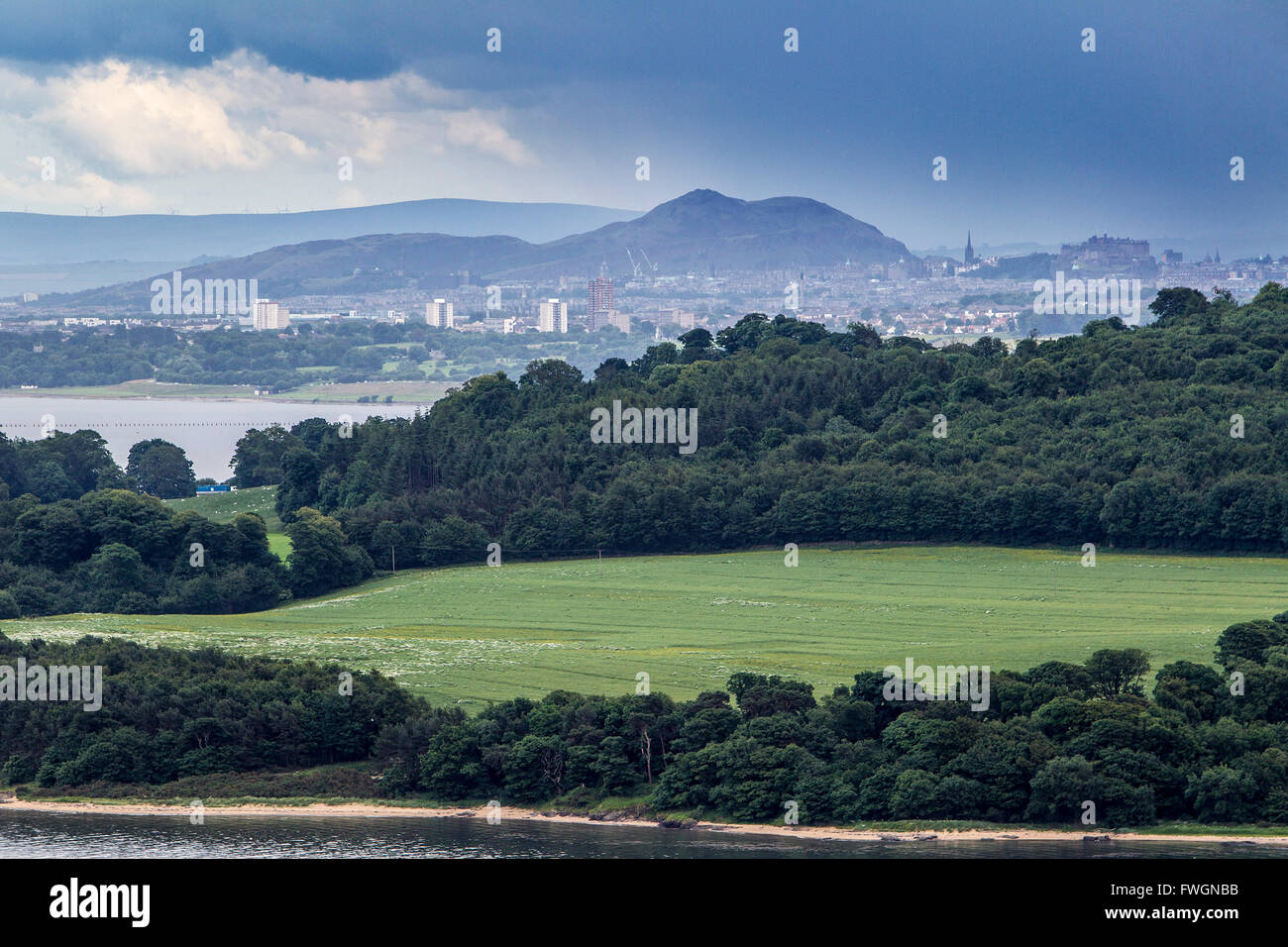 Edinburgh City montrant le siège d'Arthur à travers la brume Banque D'Images