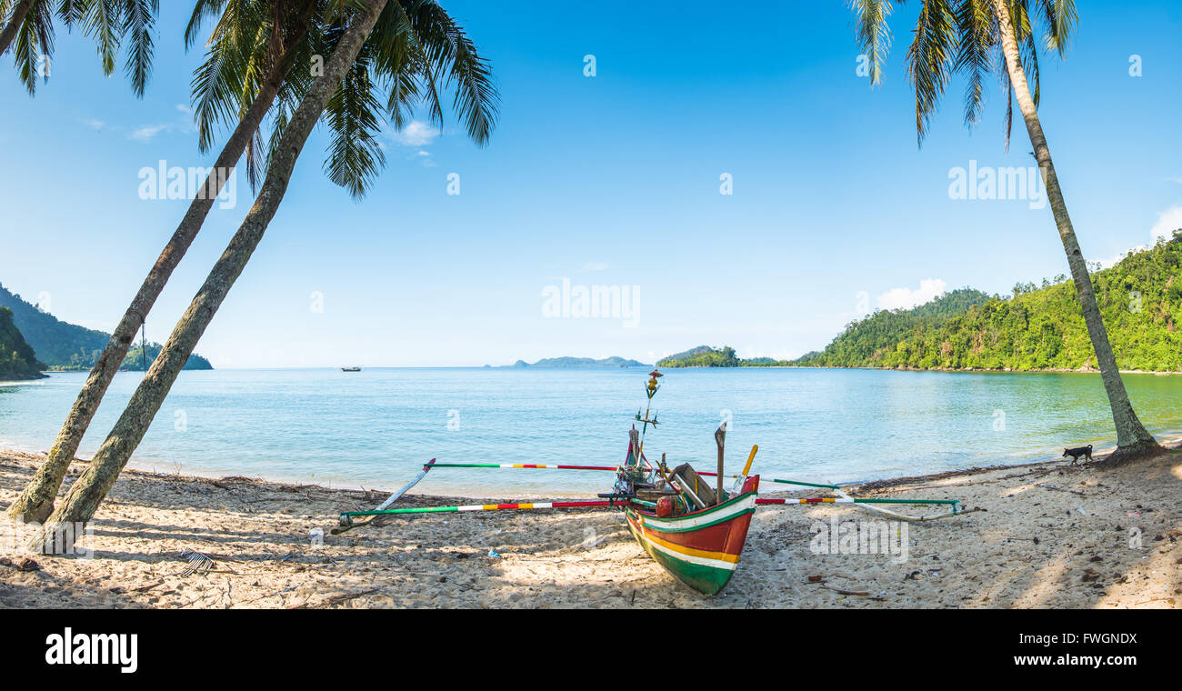 Bateau de pêche traditionnel à Sungai Pinang, Sumatra, Indonésie, Asie du sud-est Banque D'Images