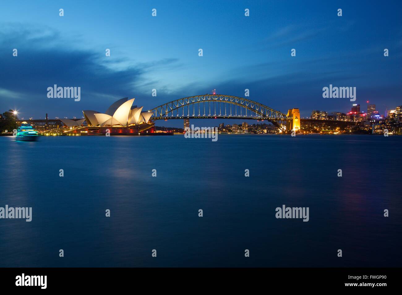 Opera House et le Harbour Bridge à partir de la chaise de Mme Macquarie au crépuscule, Sydney, Nouvelle-Galles du Sud, Australie, Océanie Banque D'Images