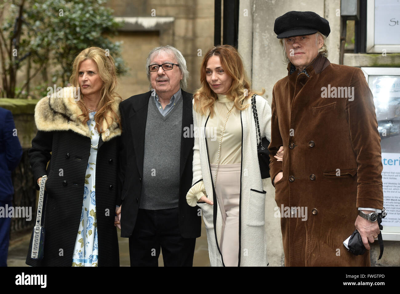 Rupert Murdoch et Jerry Hall mariage à St Bride's Church sur Fleet Street. Avec : Bill Wyman, Suzanne accosta, Bob Geldof, Jeanne Où : London, Royaume-Uni Quand : 05 Mars 2016 Banque D'Images