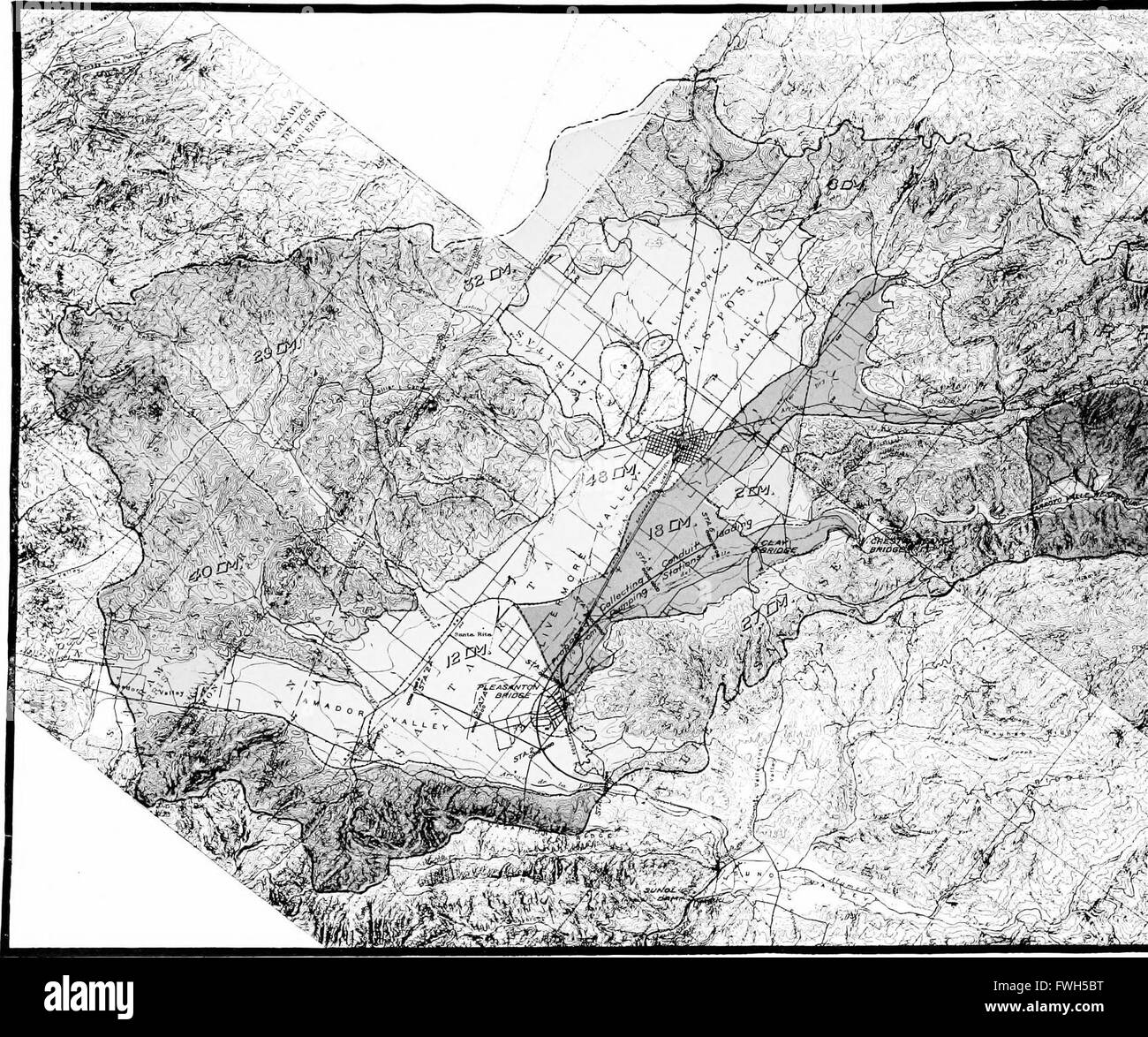 Un rapport de 1912 sur l’approvisionnement futur en eau de San Francisco, fournissant une analyse détaillée des ressources en eau, des solutions d’ingénierie et la planification future des infrastructures. Banque D'Images