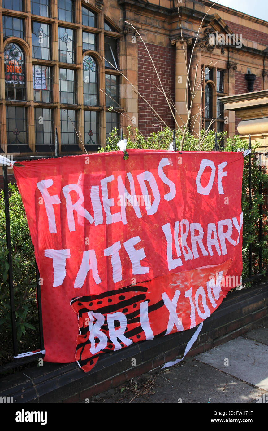 Pour protester contre la fermeture de la Bibliothèque Carnegie à Herne Hill, South London, UK. 5 avril, 2016. Banque D'Images