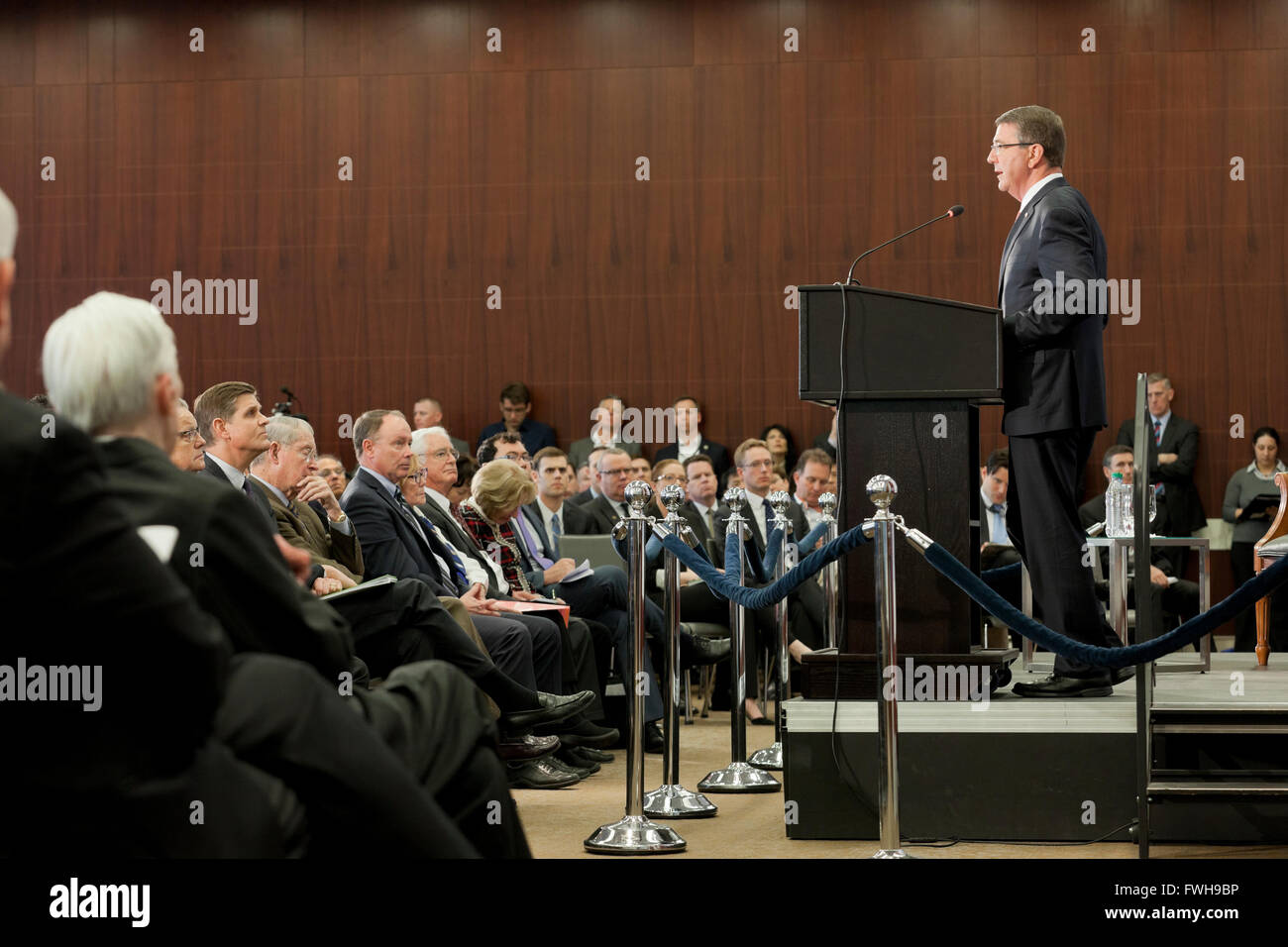 Organisation des StatesWashington DC, USA. 5 avril, 2016. Le Secrétaire de la Défense Ash Carter parle au Center for Strategic & International Studies (CSIS) sur la préparation de la Défense Ministère de l'avenir. Credit : B Christopher/Alamy Live News Banque D'Images