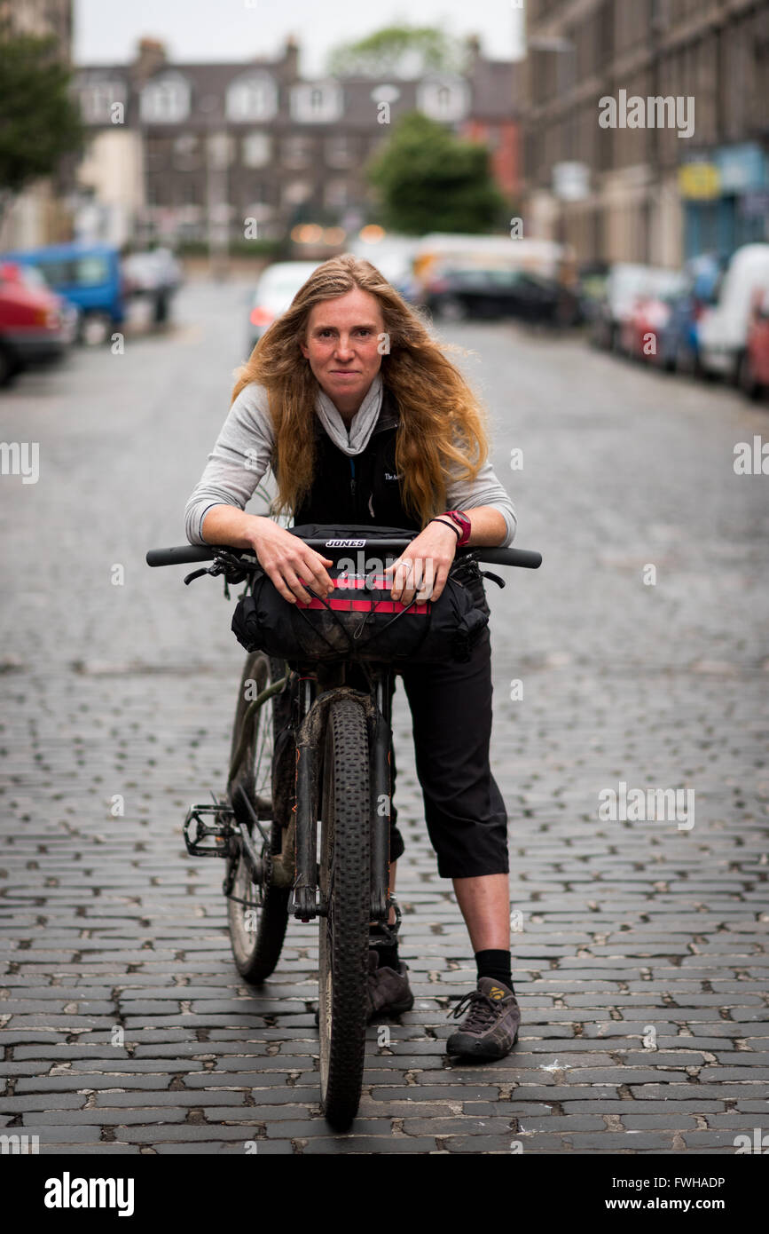Lee Craigie au lancement du Women’s cycle Forum Ecosse dans le cadre du Festival de cyclisme d’Édimbourg 2016. Crédit : Andy Catlin/Alay Live News Banque D'Images
