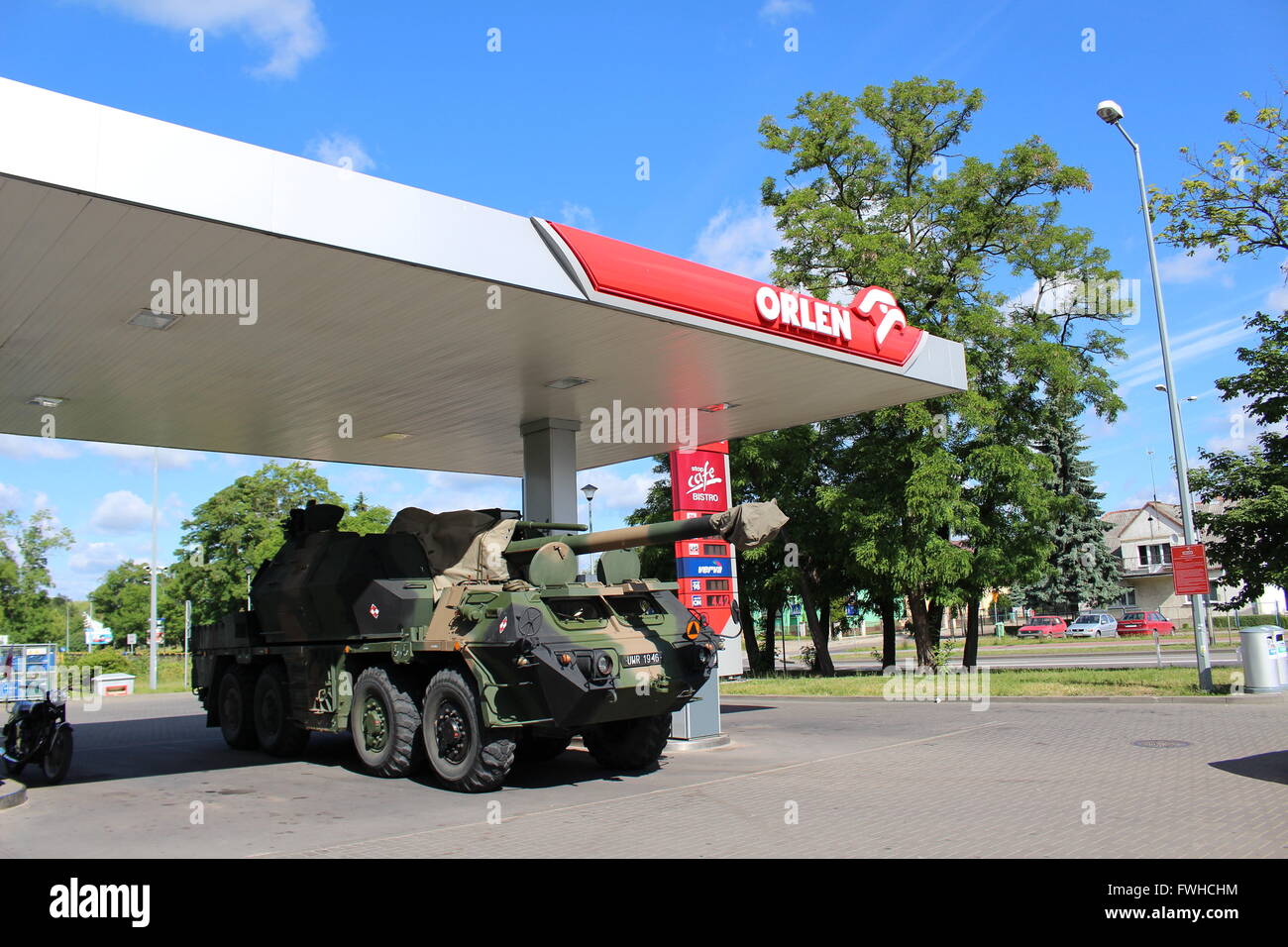 Starogard Gdanski 12 mai, juin 2016 Le 152mm SpGH dana un autoporté assis sur la station essence Orlen dans Starogard Gdanski est vu. Pendant le plus grand en Pologne, depuis 1989 exercices militaires Anakonda 16 véhicules militaires et d'avions sont très fréquemment sur les rues locales dans tout le pays : Michal Fludra Crédit/Alamy Live News Banque D'Images