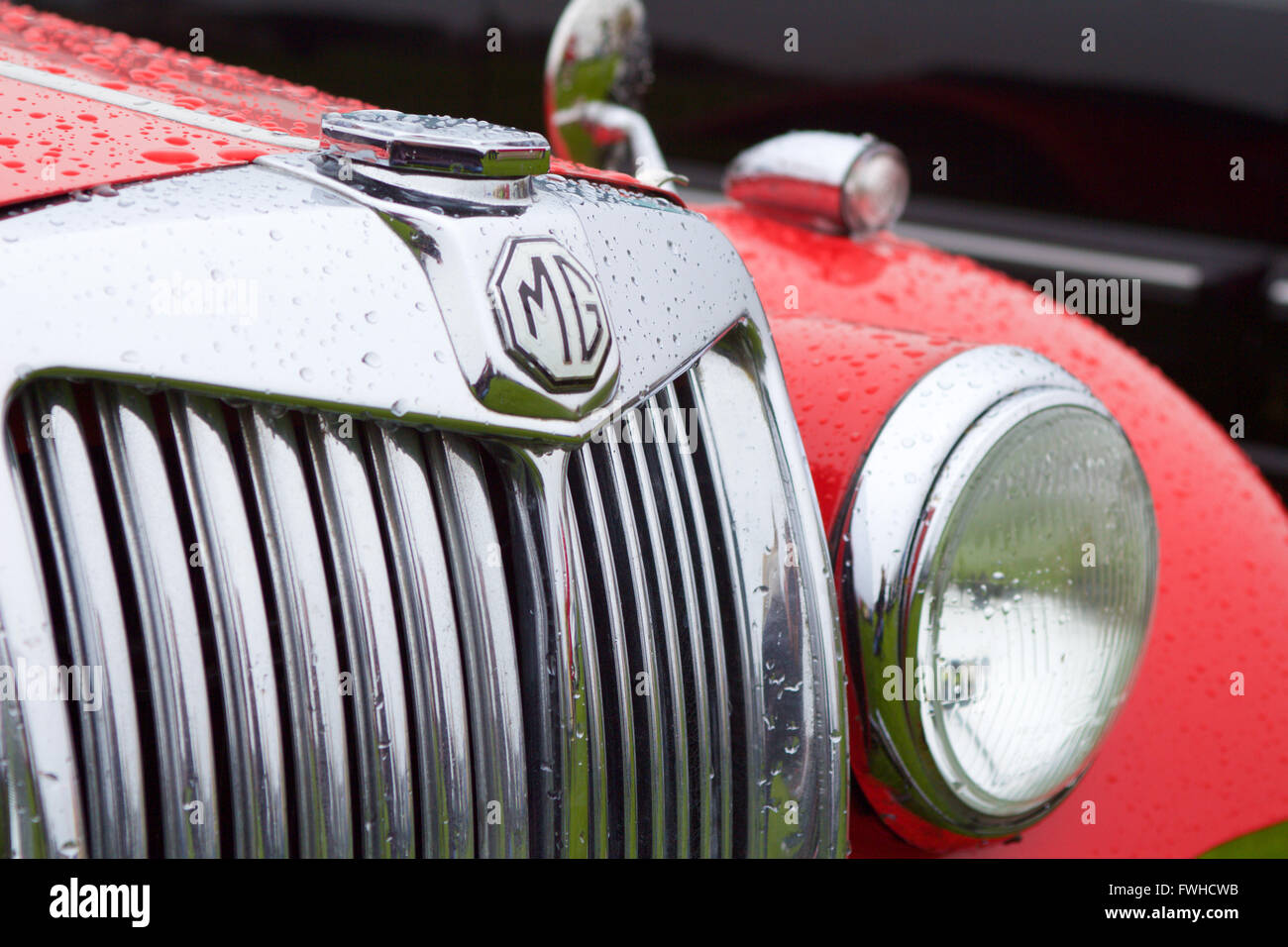 Seaburn, Sunderland, Tyne et Wear, 12 juin 2016, les visiteurs view classic and vintage cars Seaburn au Salon de voitures en 2016. Crédit : Robert Cole/Alamy Live News Banque D'Images