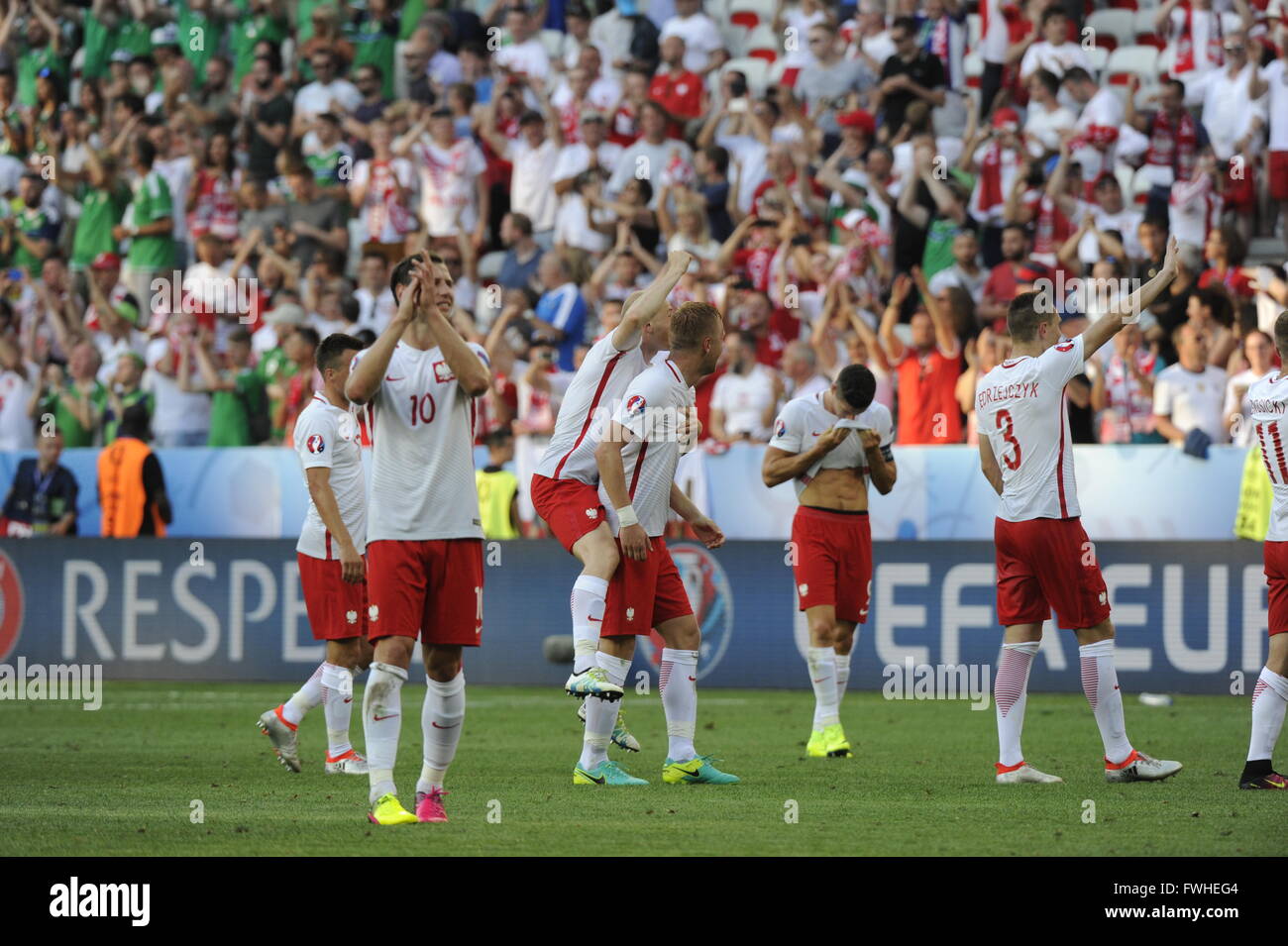 12.06.2016. Nice. La France. Championnats d'Europe de football. La Pologne et l'Irlande du Nord. L'équipe de célébrer leur victoire en Pologne Banque D'Images