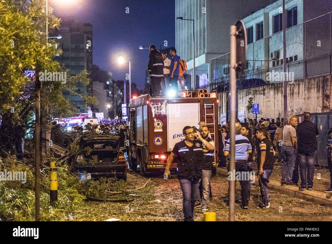 Beyrouth, Liban. 12 Juin, 2016. 12 juin 2016 - Au lendemain d'une explosion à l'extérieur de Blom Bank. Des explosifs auraient été laissé sous une voiture garée à l'extérieur de Blom Bank. © Stephen Gerard Kelly/ZUMA/Alamy Fil Live News Banque D'Images
