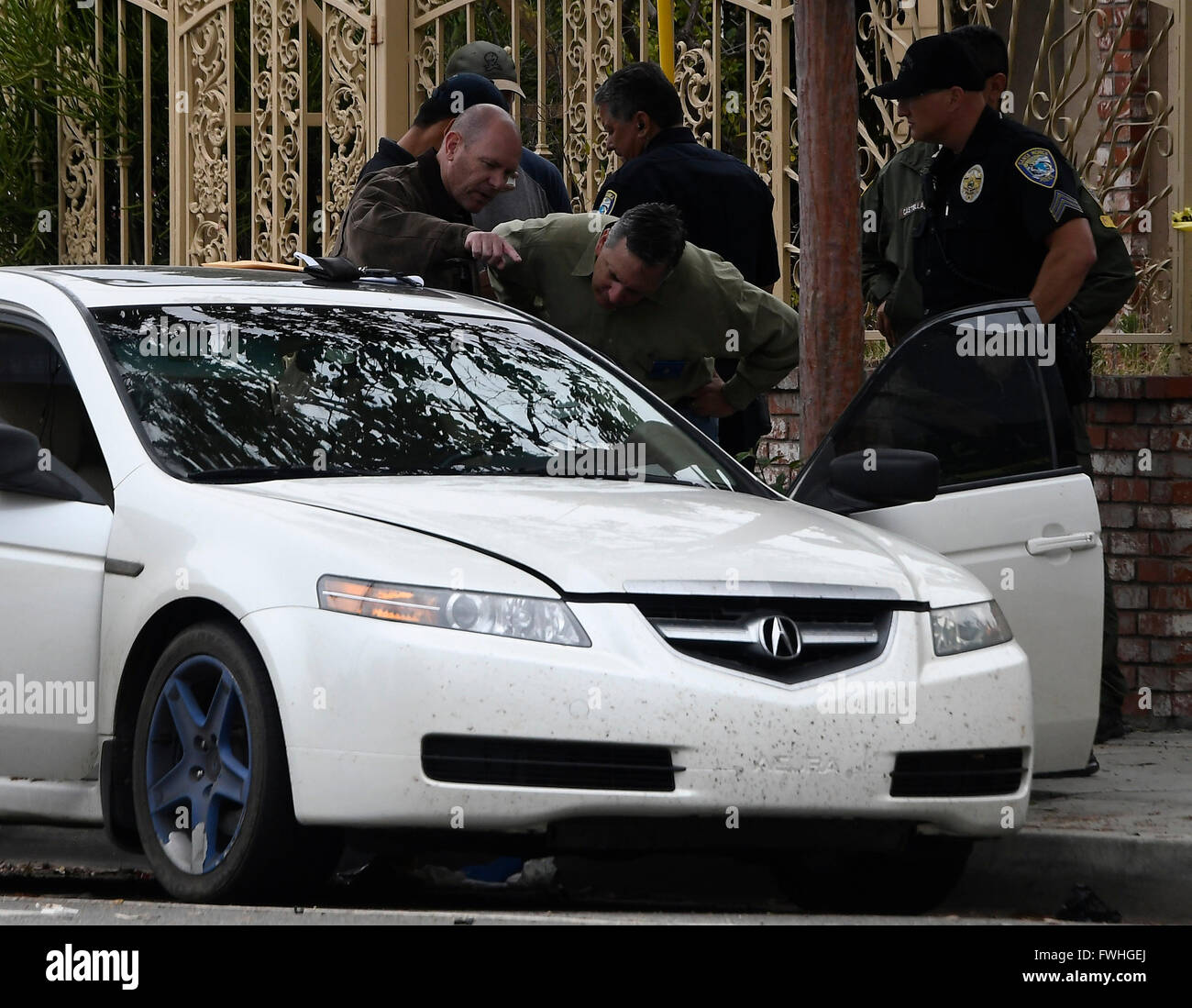 Les enquêteurs recherchent plus de preuves et de rassembler d'un homme dont la voiture était remplie d'explosifs et d'armes a été arrêté par la police de Santa Monica tôt dimanche sur son chemin à la la Pride Parade à West Hollywood.James Howell, 20 ans, à l'Indiana, a été arrêté dans la ville de Santa Monica et a dit à la police qu'il voulait blesser les personnes à l'événement de la gay pride. 12 Juin, 2016. À son époque il n'y a pas encore d'info s'il y a des liens avec les fusillades Orlando FL.Photo par Gene Blevins/LA DailyNews/ZUMAPRESS. Credit : Gene Blevins/ZUMA/Alamy Fil Live News Banque D'Images