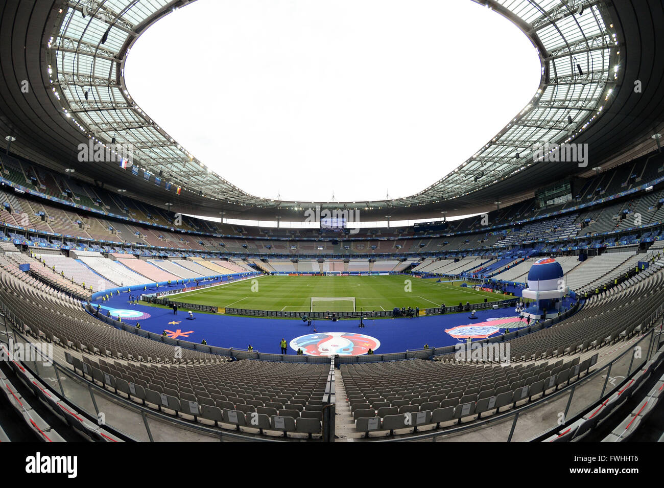 Vue générale du Stade de France ; le 10 juin ; 2016 : Football - UEFA Euro 2016 France - Groupe A, France 2-1 Roumanie au Stade de France, Saint-Denis, France. (Photo par aicfoto/AFLO) Banque D'Images