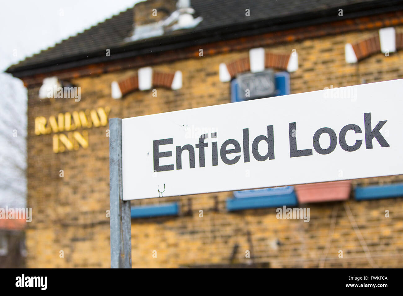 Enfield Lock Overground Train Station Banque D'Images