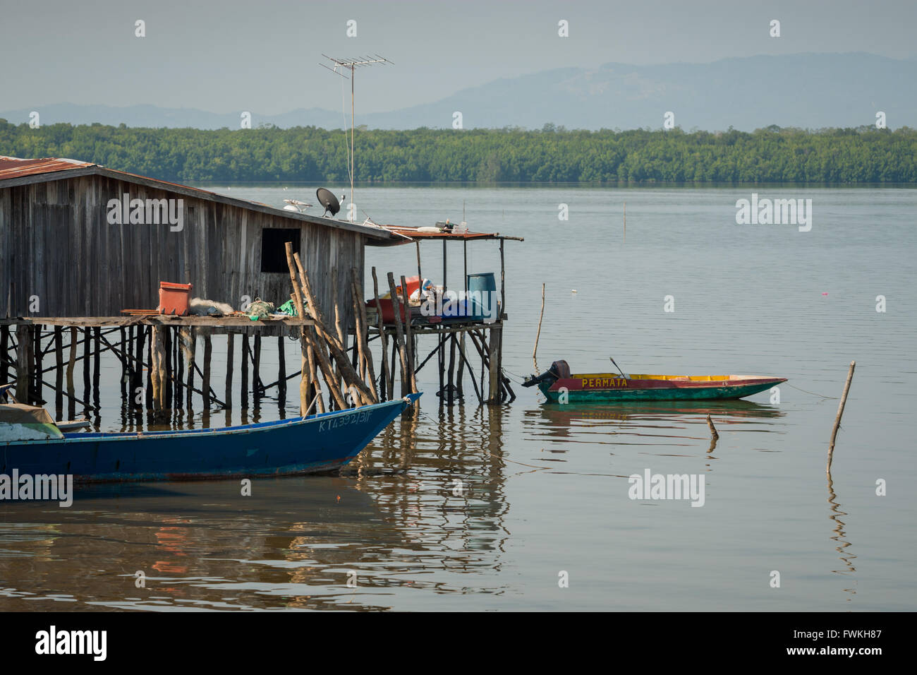 Maisons sur pilotis dans l'eau - Amérique du Sabah, Bornéo Banque D'Images