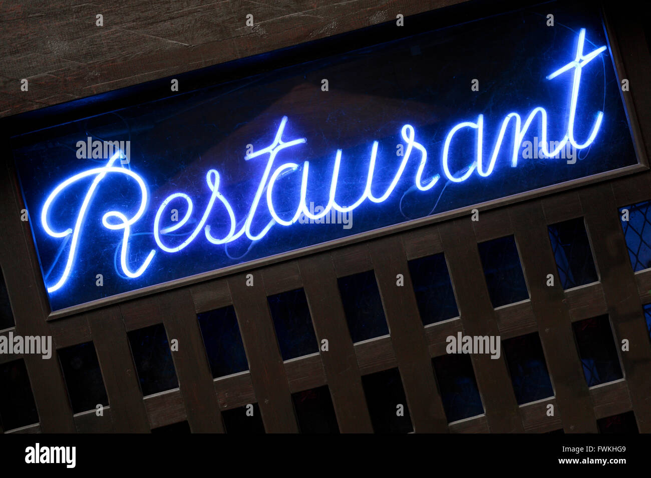 Restaurant Blue Neon Sign closeup Banque D'Images