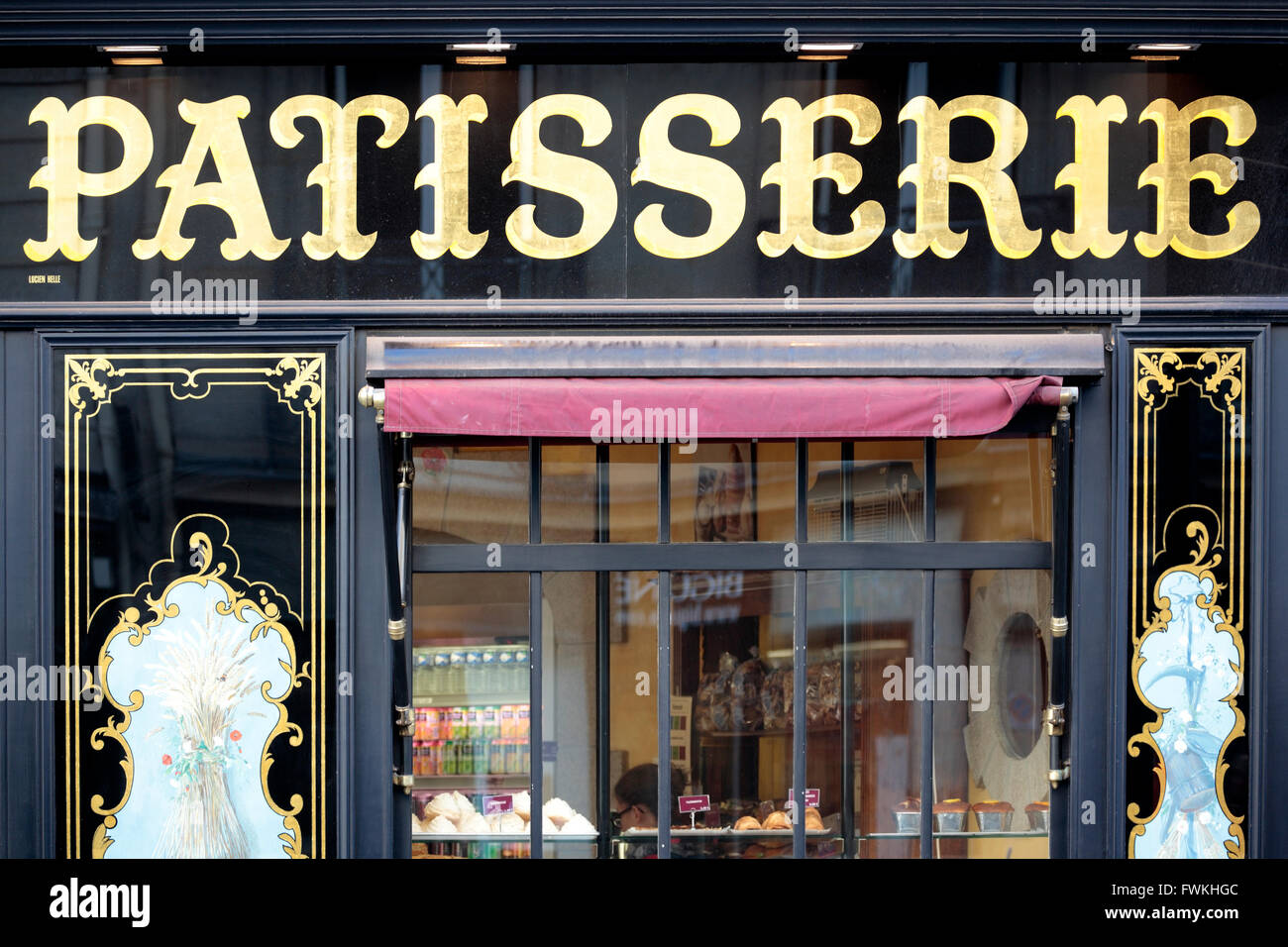 Patisserie traditionnelle française élégante boutique dans le quartier St Germain de Paris Banque D'Images