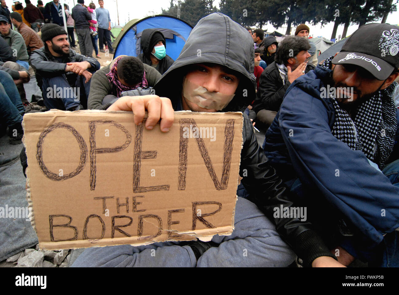 L'Europe, la Grèce, la Macédoine/Idomeni frontière/Gevgelija, Avril 03, 2016:les réfugiés bloqué la ligne de chemin de fer traversant le camp de Idomeni Banque D'Images