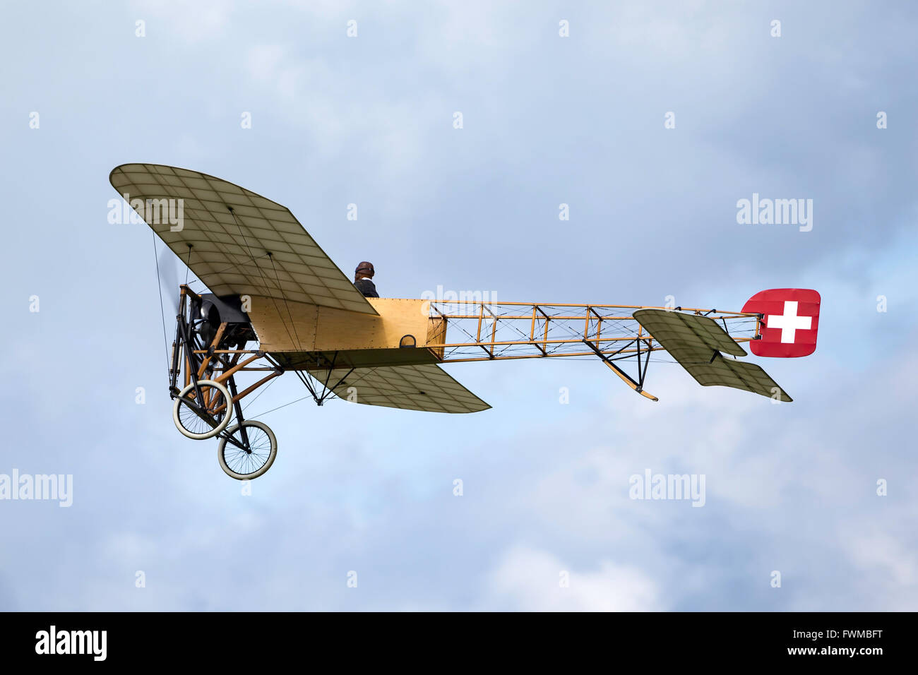 Blériot XI (Thulin A) SE-AMZ piloté par Mikael Carlson qui a restauré les avions d'époque. Banque D'Images