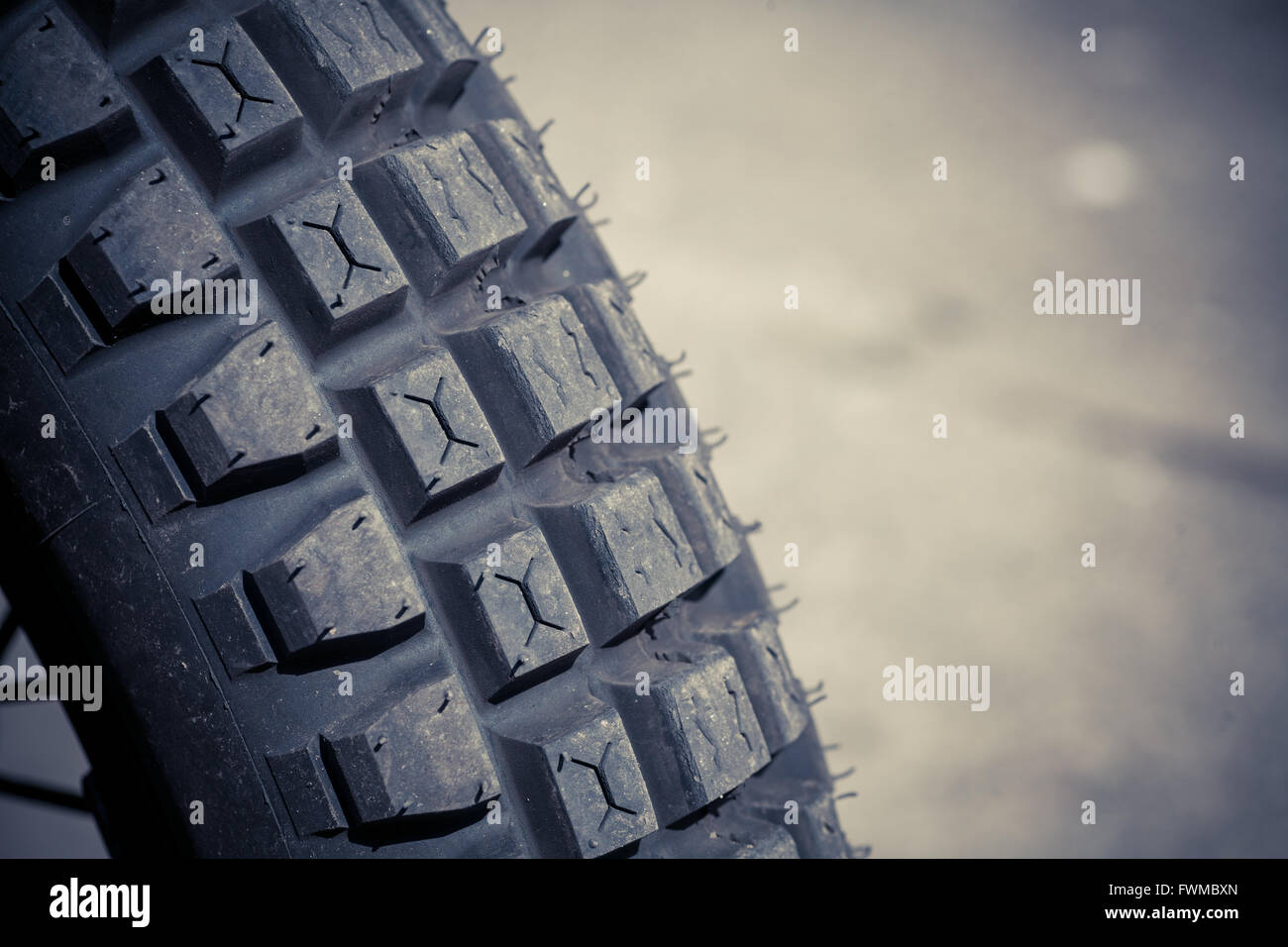 Image en couleur d'un procès hors-route pneu moto. Banque D'Images