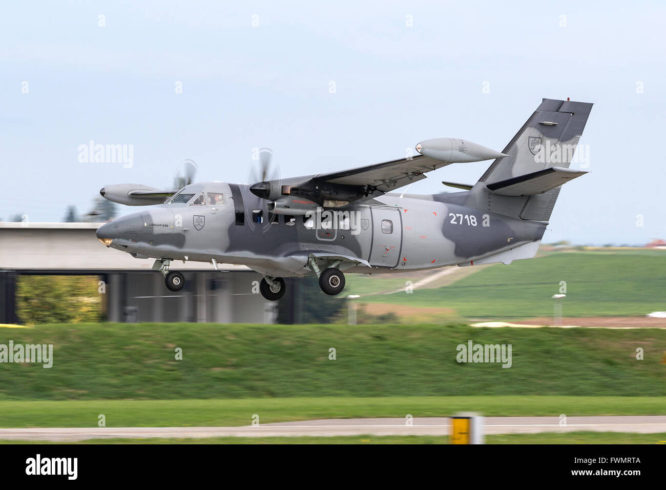 République slovaque (Vzdusné Ozbrojených Sily Síl Slovenskej republiky) Let L-410 sur l'avion de transport léger à la terre Banque D'Images