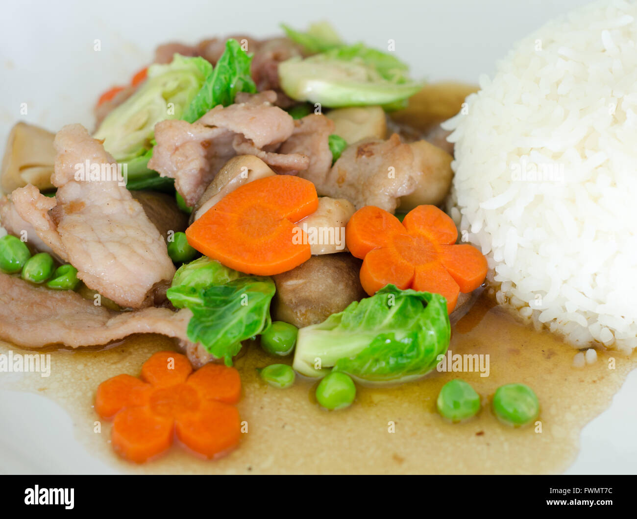 Sauté de légumes mélangés avec du porc Banque D'Images