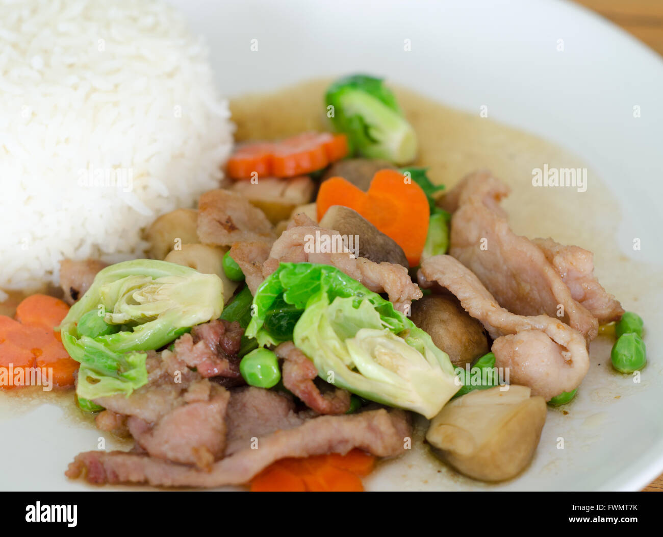 Sauté de légumes mélangés avec du porc Banque D'Images