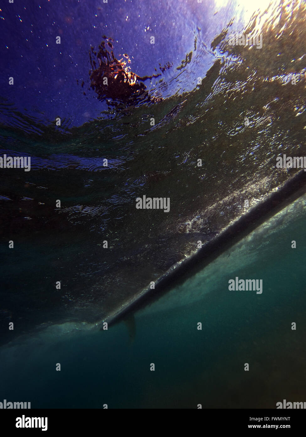 Vu de l'internaute qui passe sous l'eau, Avalon, Sydney, NSW, Australie Banque D'Images