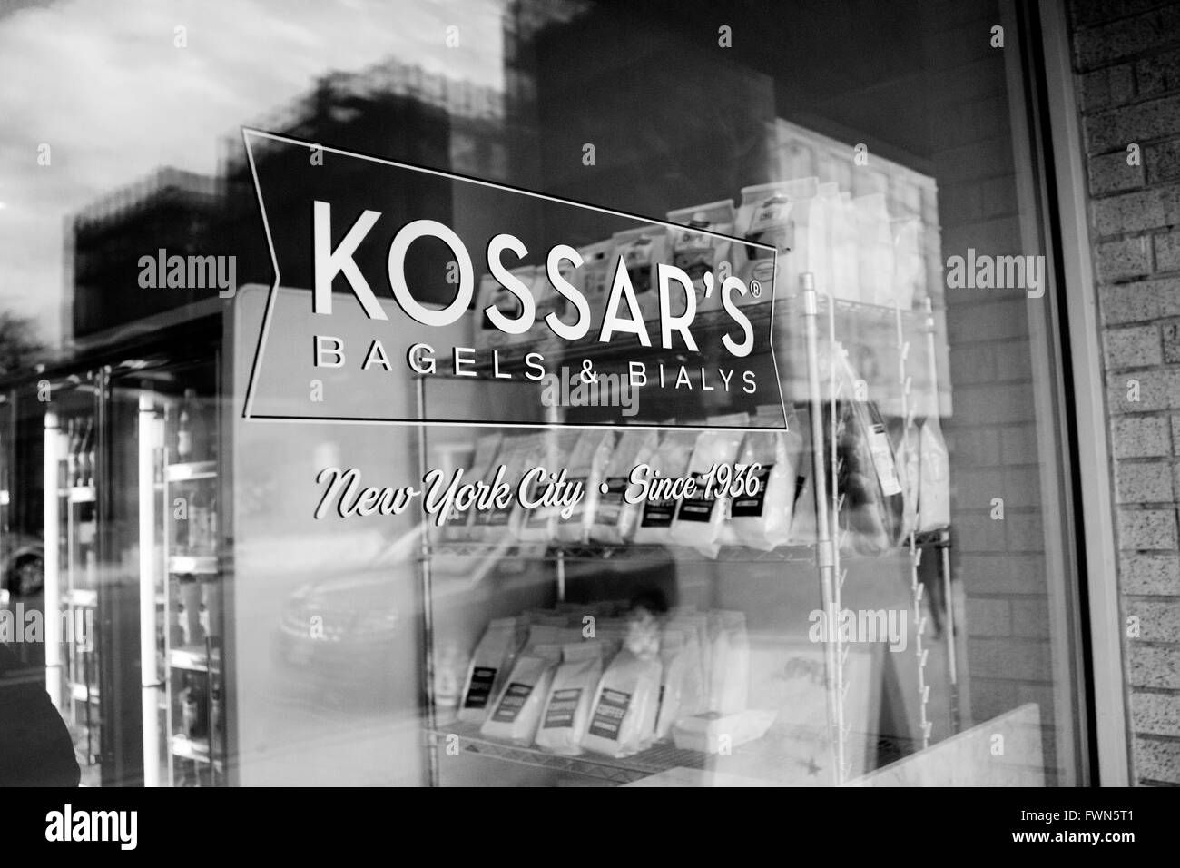 À Kossar's, ils ont été leur cuisson bialys légendaire depuis 1936, et maintenant la plus ancienne boulangerie de Bialy aux ETATS UNIS Banque D'Images
