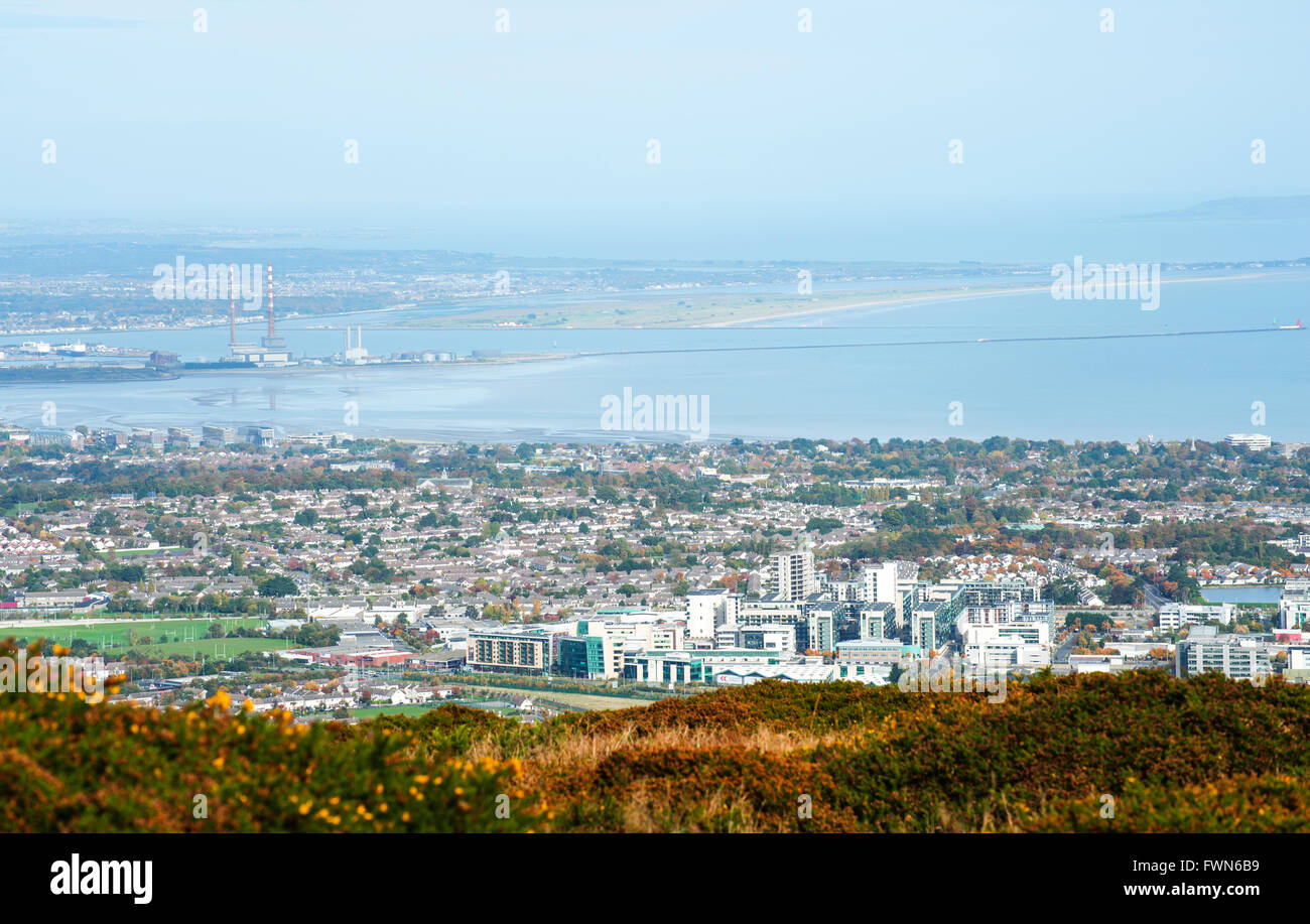 Wicklow Way.Des vues spectaculaires de la ville de Dublin à partir de Kilmashogue hill Banque D'Images