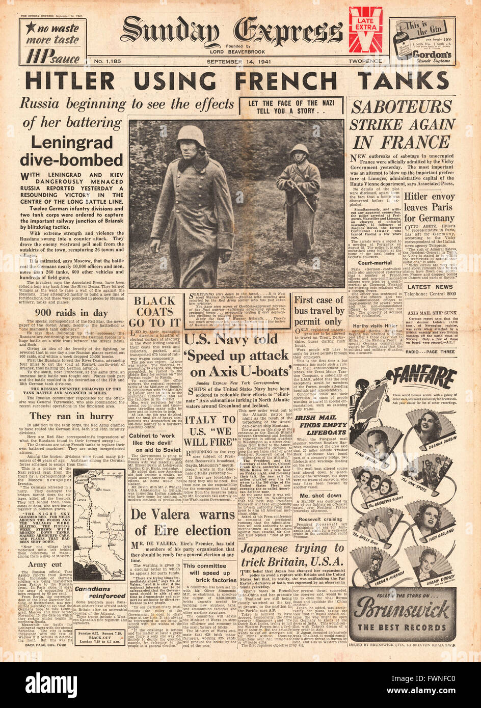 1941 front page Sunday Express Armée allemande utiliser des chars français en Russie Banque D'Images