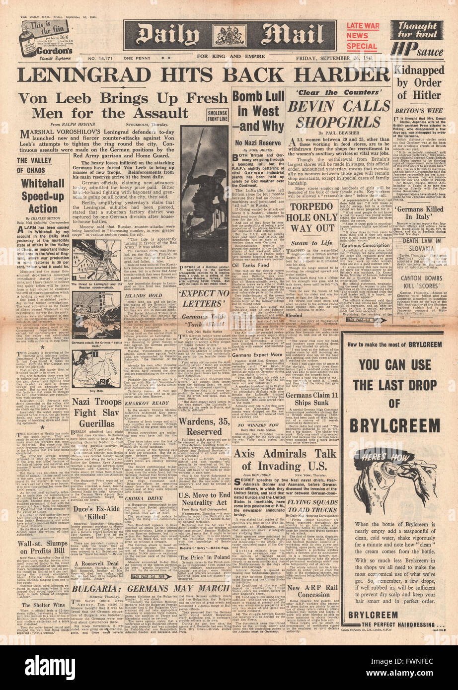 1941 front page Daily Mail Bataille pour Leningrad et boutique de filles 20 - 25 d'appelés au travail de guerre Banque D'Images