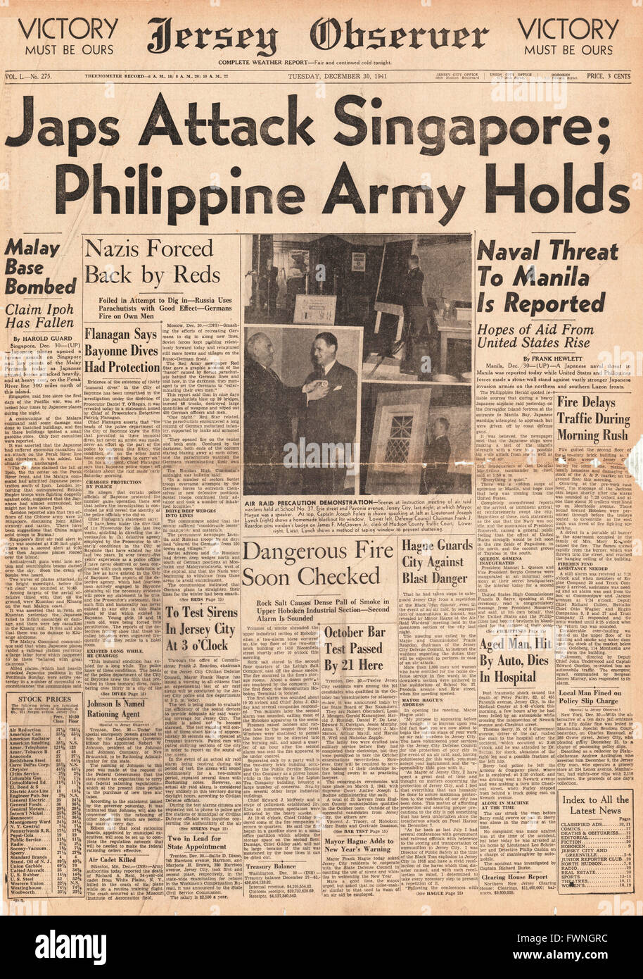 1941 front page Jersey attaque des forces japonaises d'observateur Singapour Banque D'Images