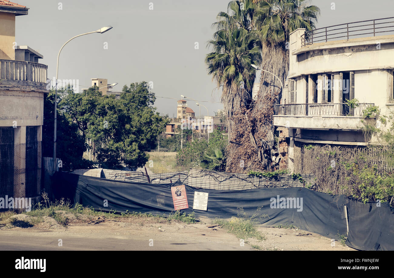 Bâtiments de Varosha, un quart de l'australe ville chypriote de Famagouste. Banque D'Images