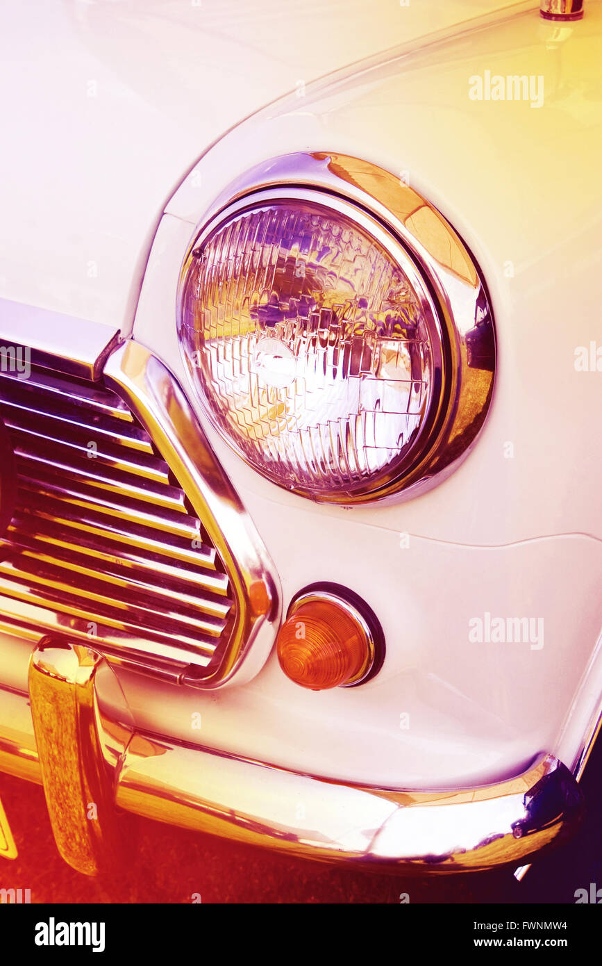 Projecteur vintage style rétro, voiture blanche Banque D'Images