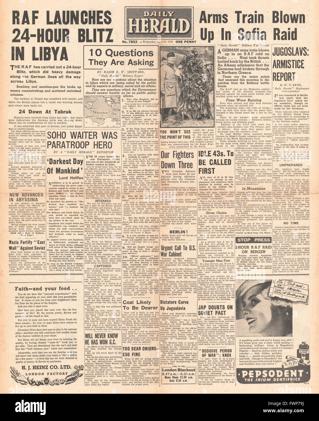 1941 front page Daily Herald RAF attaque les forces allemandes en Libye et d'armes en train Sofia Banque D'Images