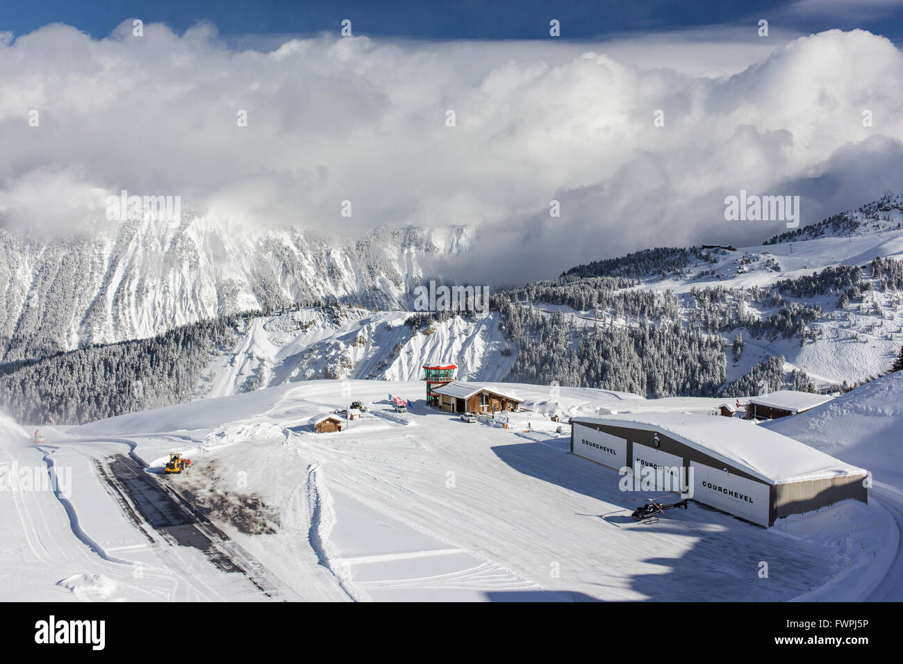 Effacement de la piste à l'aéroport de Courchevel Banque D'Images