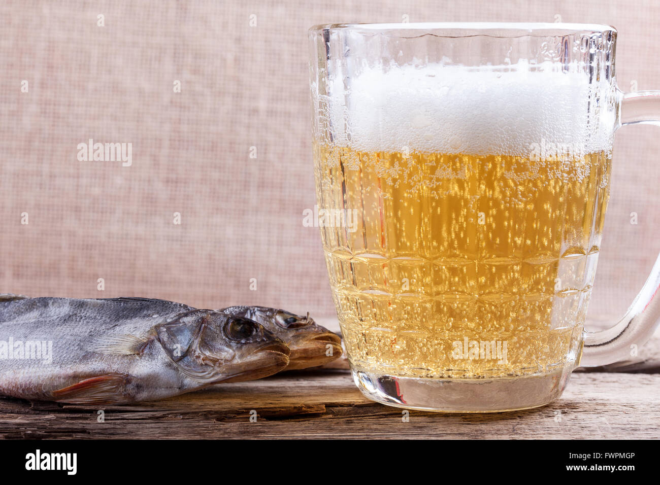 La bière et les gros plan de poisson Banque D'Images