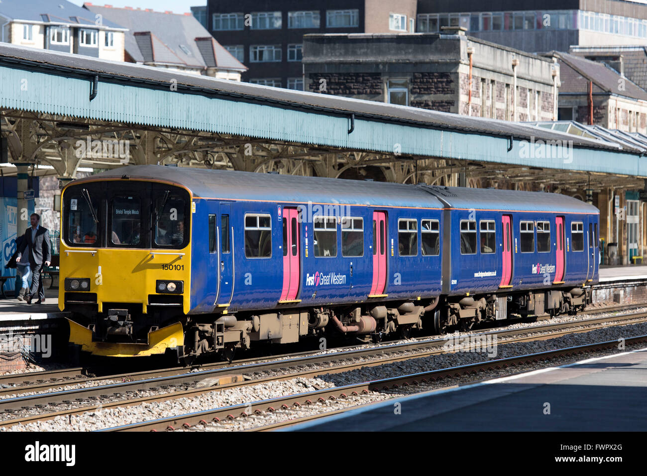 Un FGW First Great Western (train) à la gare ferroviaire de Newport dans le sud du Pays de Galles inscrivez-logo. Banque D'Images