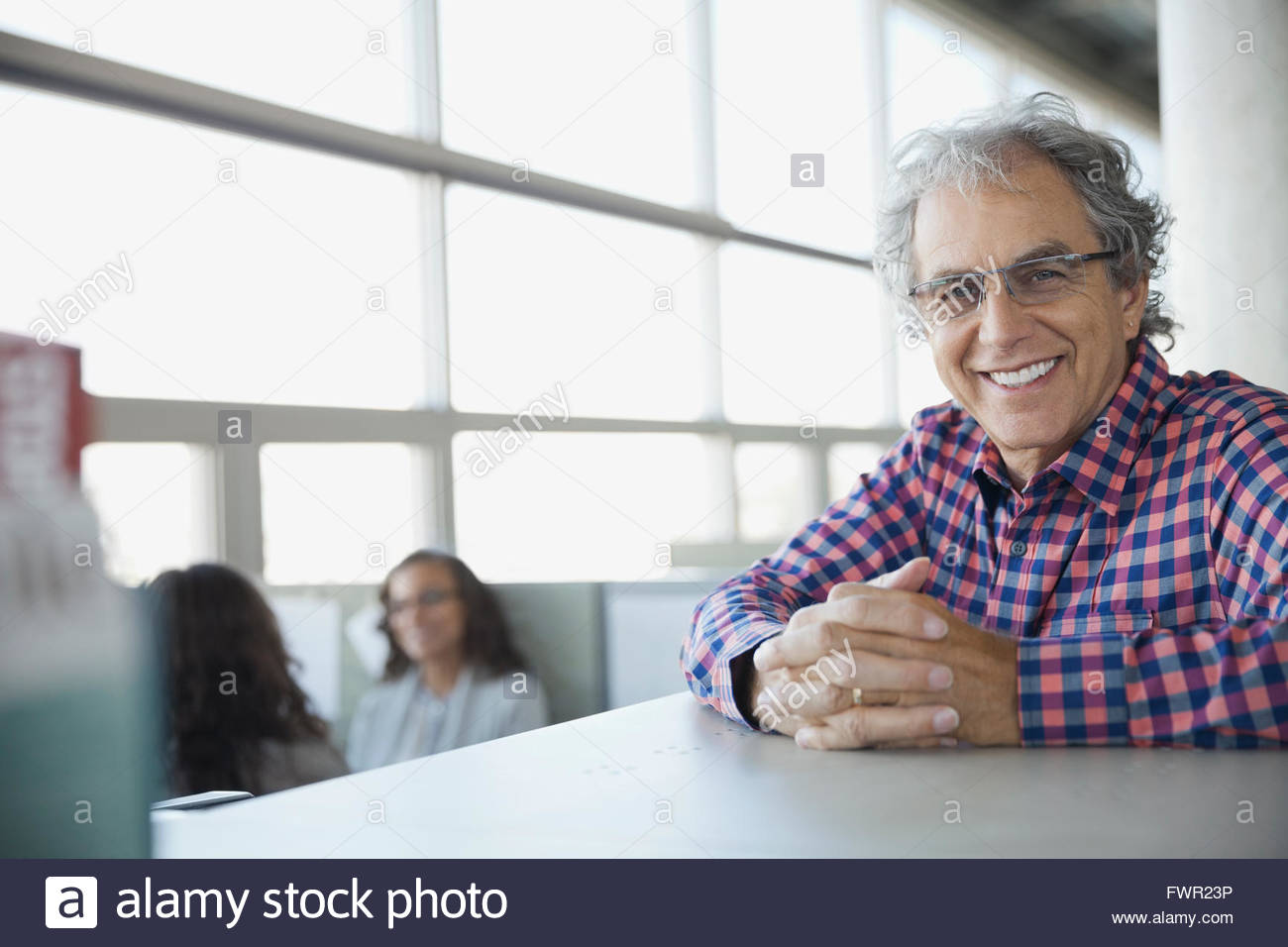 Portrait of businessman smiling in office Banque D'Images