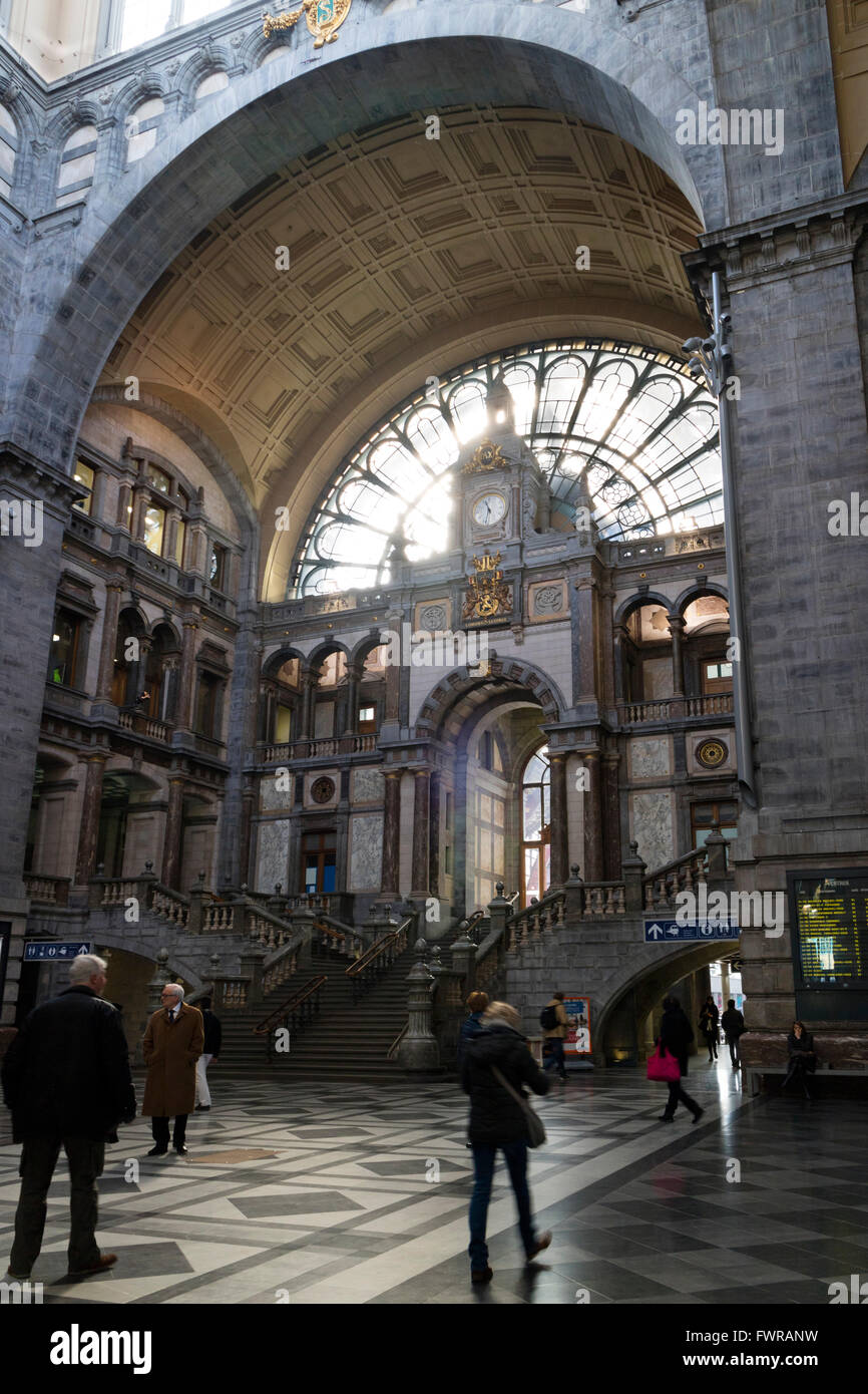 Entrée de la gare centrale d'Anvers Banque D'Images