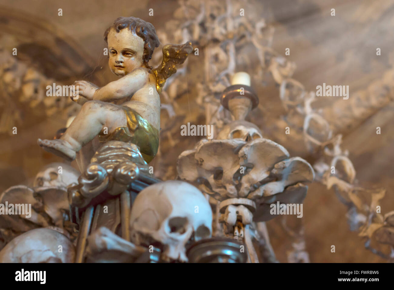 KUTNA HORA, RÉPUBLIQUE TCHÈQUE - 26 août 2015 : ossuaire de Sedlec Kostnice contiennent des personnes Squelettes, Kutna Hora, République Tchèque Banque D'Images