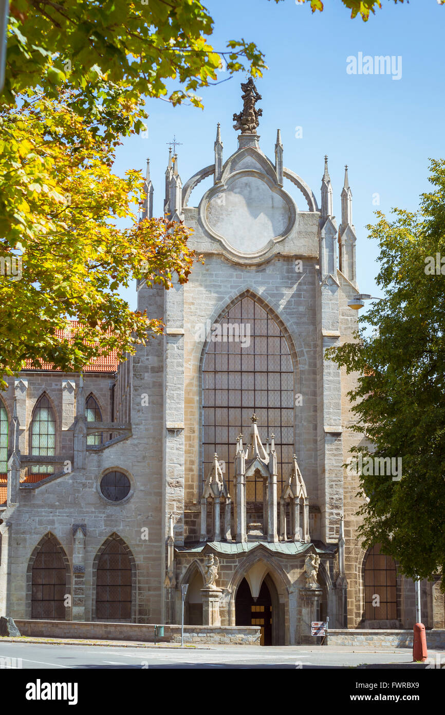 KUTNA HORA, RÉPUBLIQUE TCHÈQUE - 26 août 2015 : l'Eglise de l'Assomption de Notre Dame et de Saint Jean Baptiste est à Kutna Hora, République Tchèque Banque D'Images