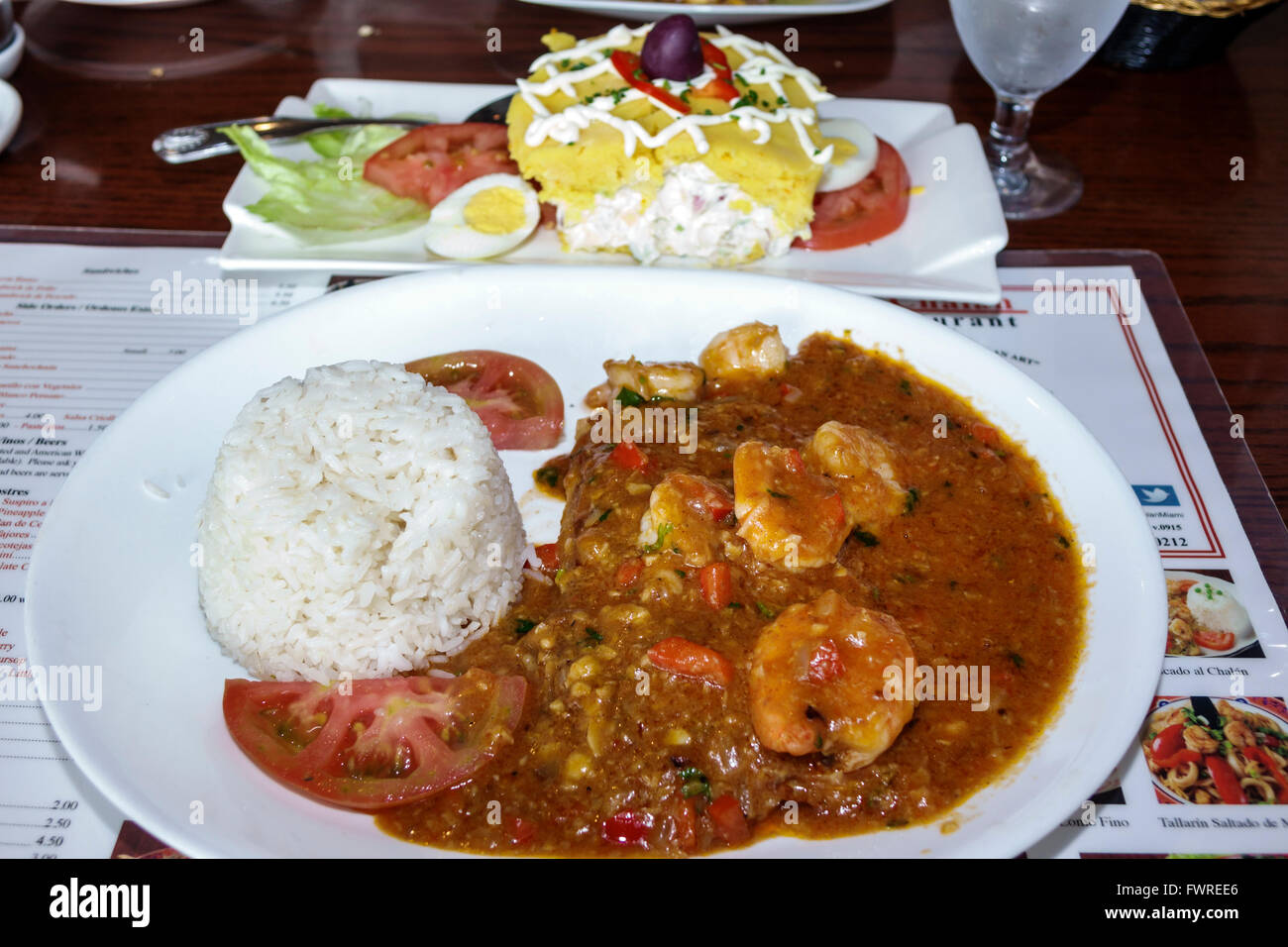 Miami Florida,El Chalan,restaurant restaurants cuisine café cafés,péruvien,cuisine,intérieur,cuisine,déjeuner,camarones al ajillo,crevettes à l'ail,causa Banque D'Images