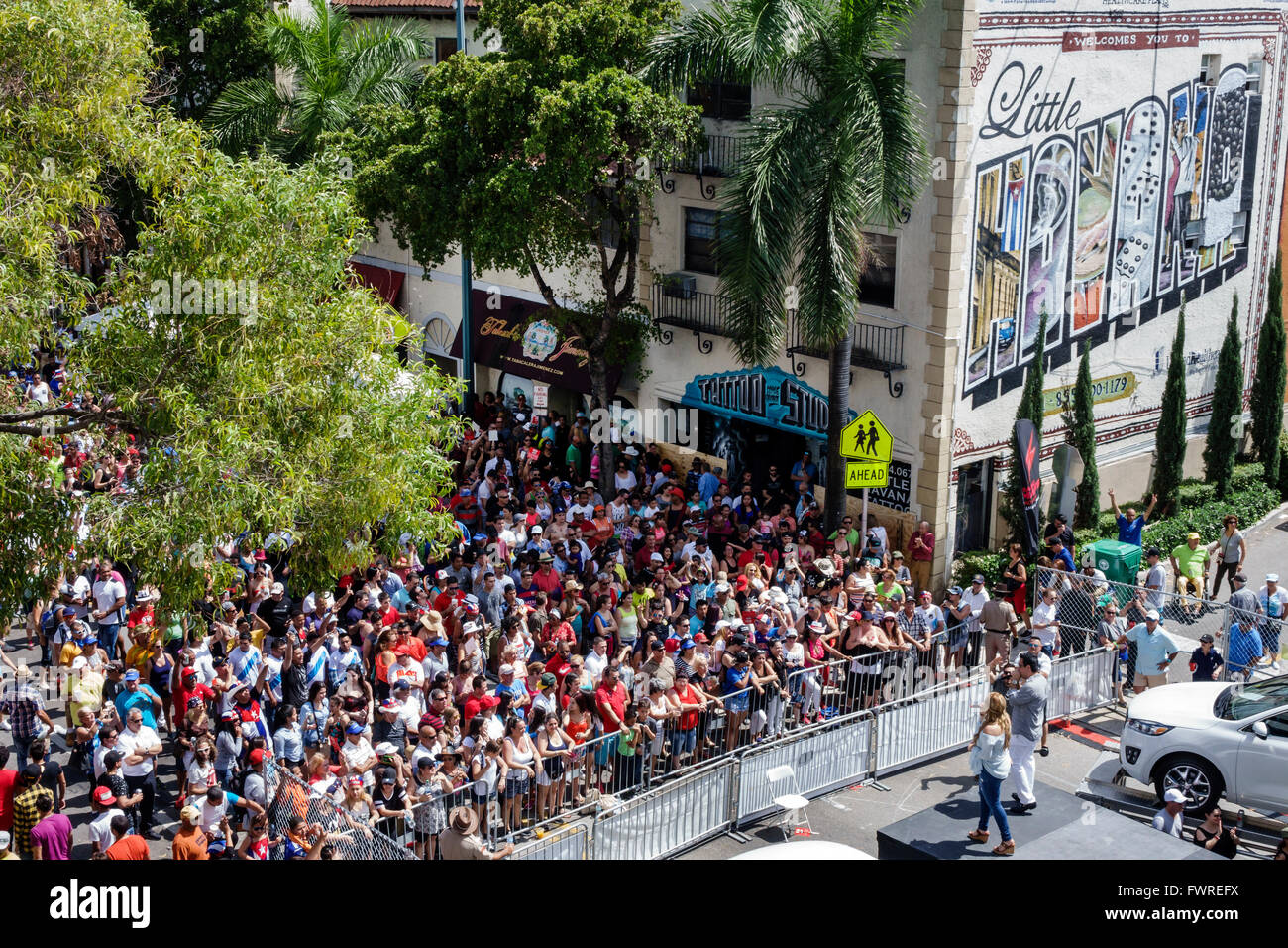 Miami Florida,Little Havana,Calle Ocho,festival de rue annuel,événement,hispanique latin Latino ethno immigrants minorités ethniques,foule,public,gratuit con Banque D'Images