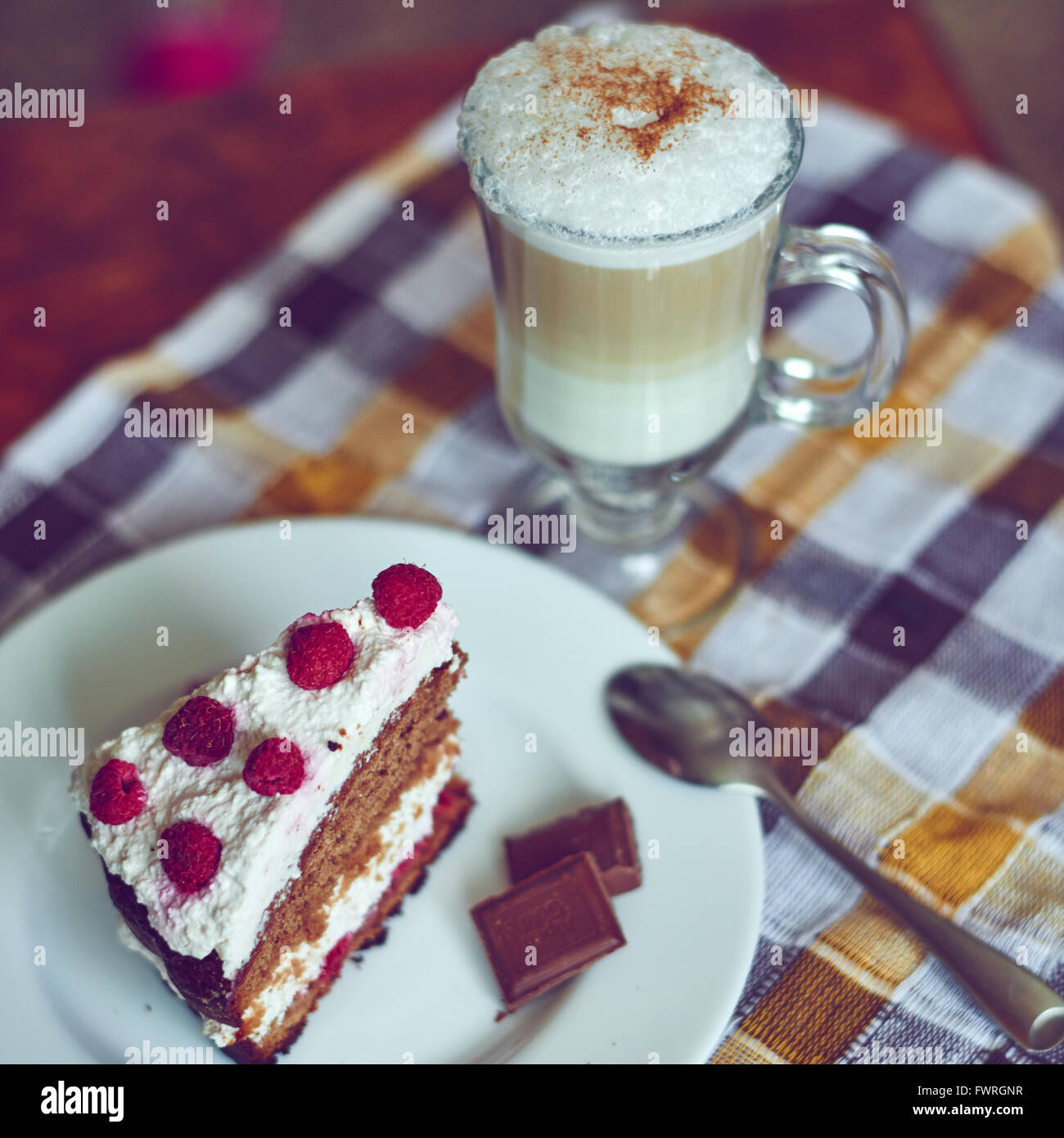 Cappuccino et des gâteaux Banque D'Images