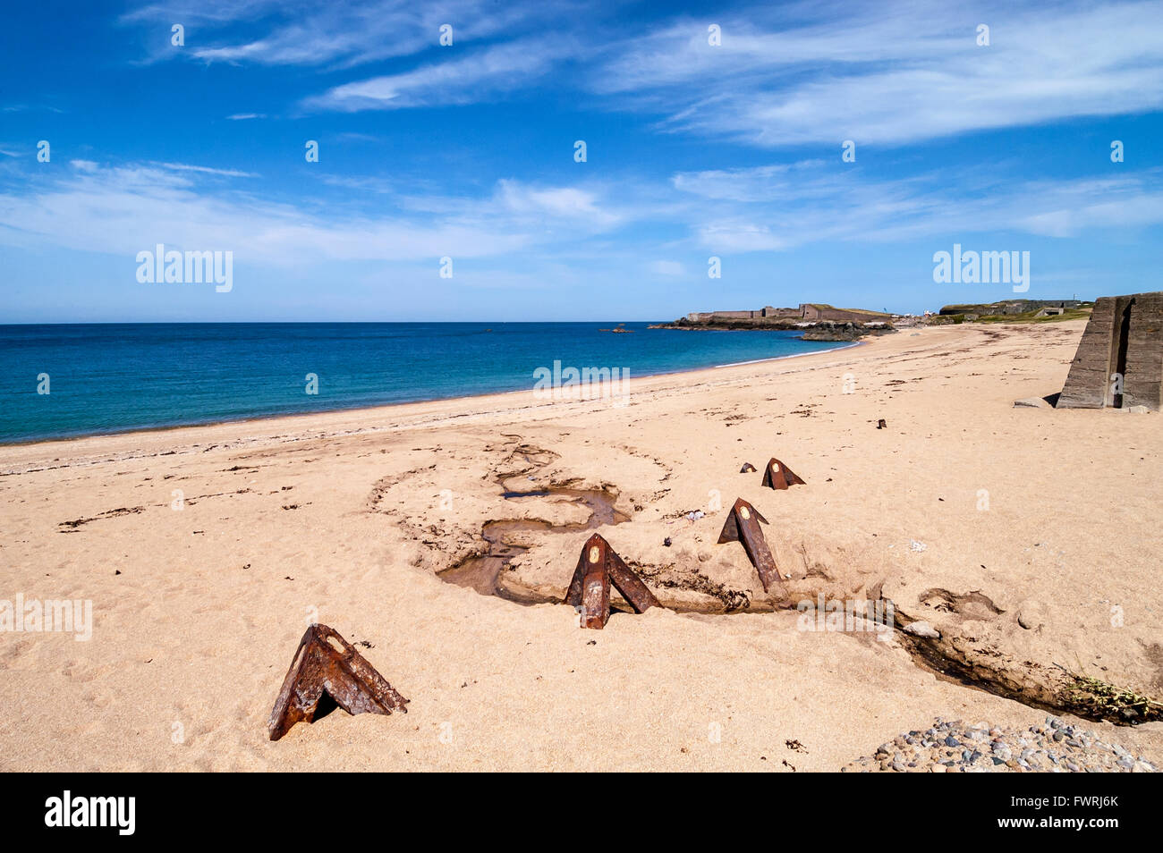 La Seconde Guerre Mondiale allemand deux défenses de plage, une partie de mur de l'Atlantique d'Hitler, toujours en place sur l'île d'Aurigny. Banque D'Images