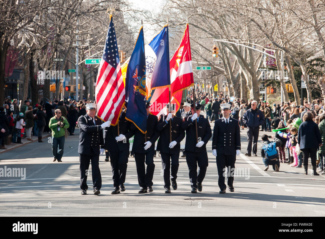 Saint Patrick's Day Parade à Sunnyside, Queens dispose d''atmosphère : où : New York, New York, United States Quand : 06 Mars 2016 Banque D'Images Saint Patrick's Day Parade à Sunnyside, Queens dispose d''atmosphère : où : New York, New York, United States Quand : 06 Mars 2016 Banque D'Images
